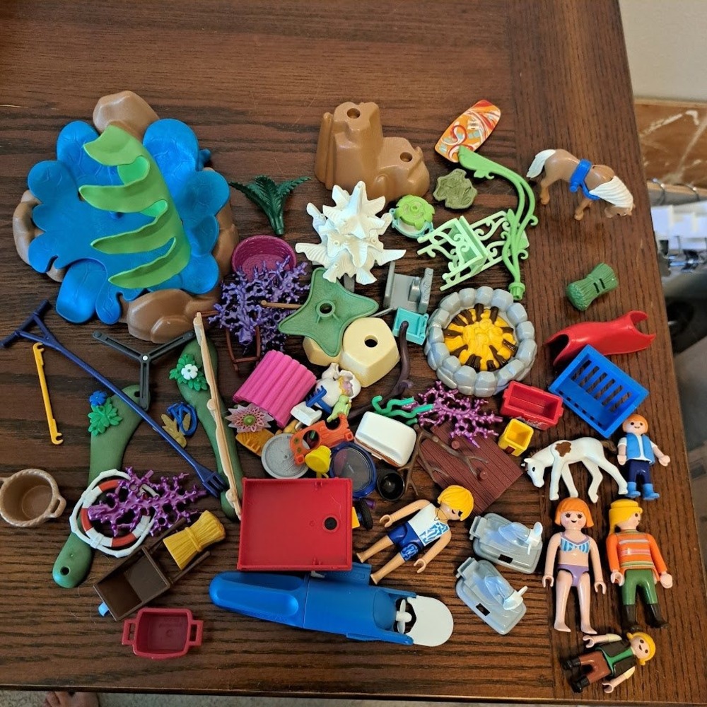 Playmobil Figures and Accessories Mixed Lot Beach Farm Outdoor Theme many Pieces